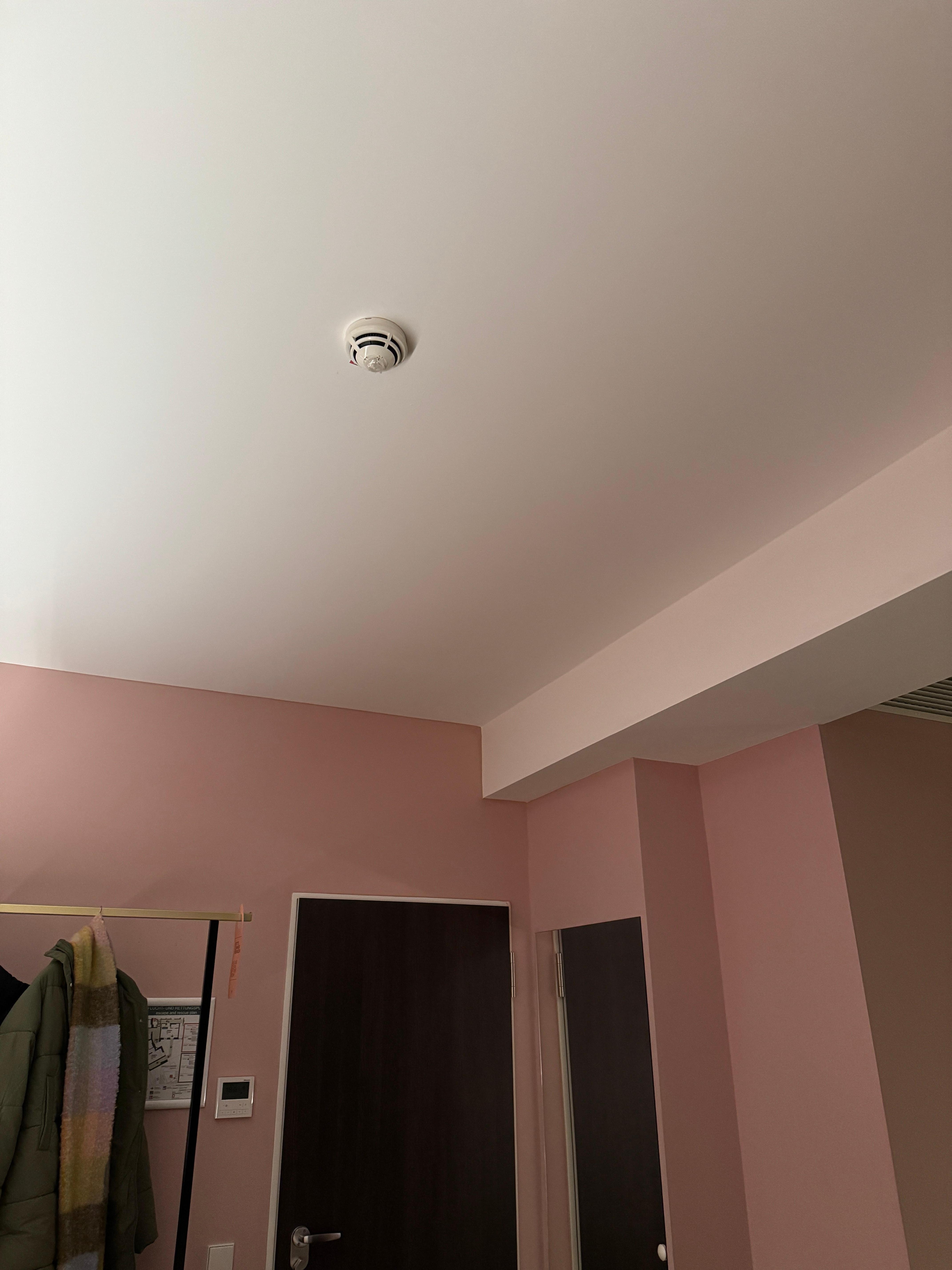 Geen verlichting aan het plafond
