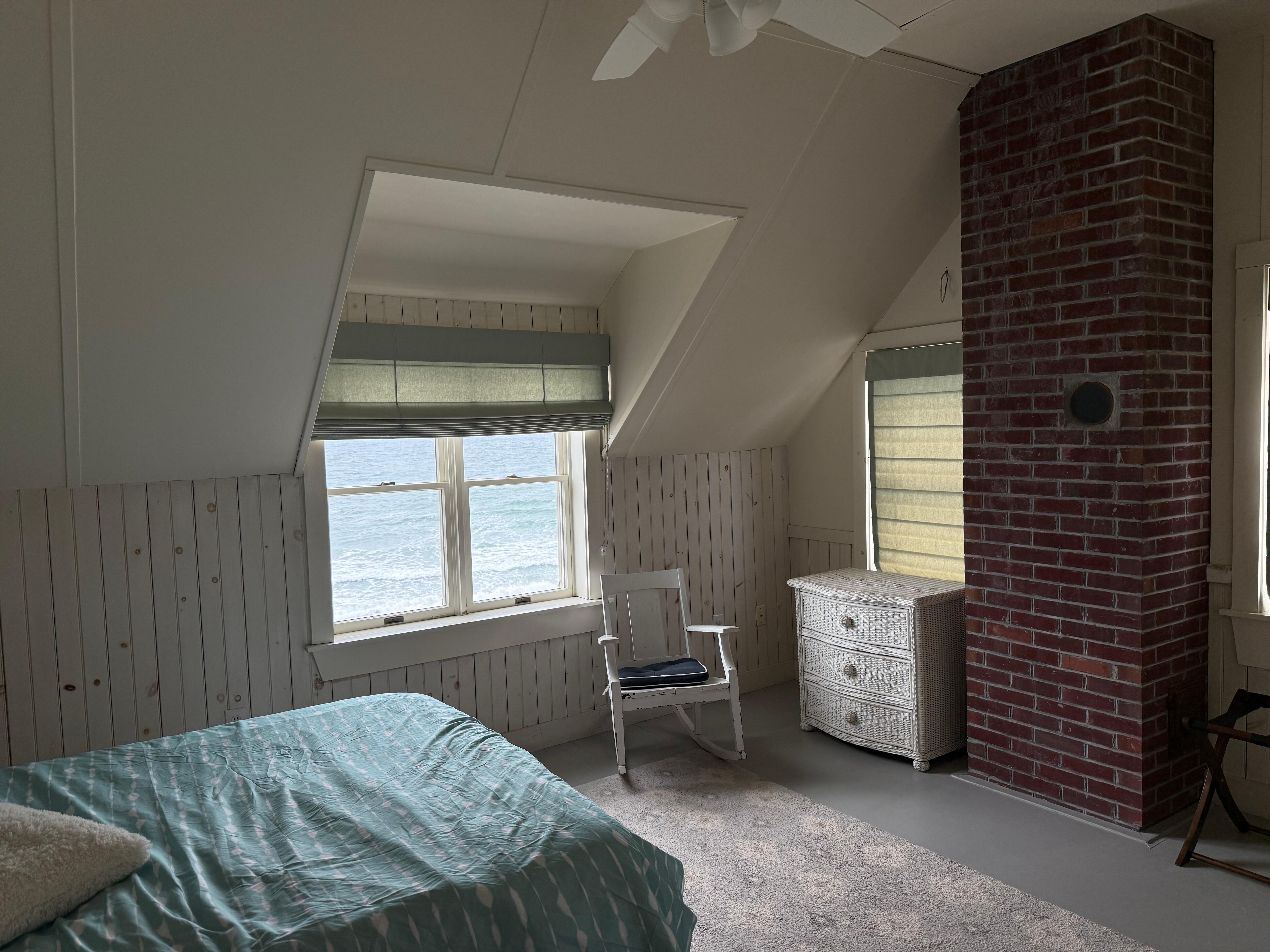 Biggest room with en-suite, walk in closet and great view!