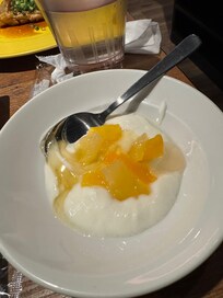 お腹いっぱいでスイーツむりって思ったのにはちみつヨーグルトがあってとても感動しました