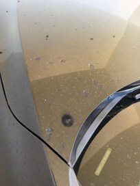 De alguna parte salpicaron el carro