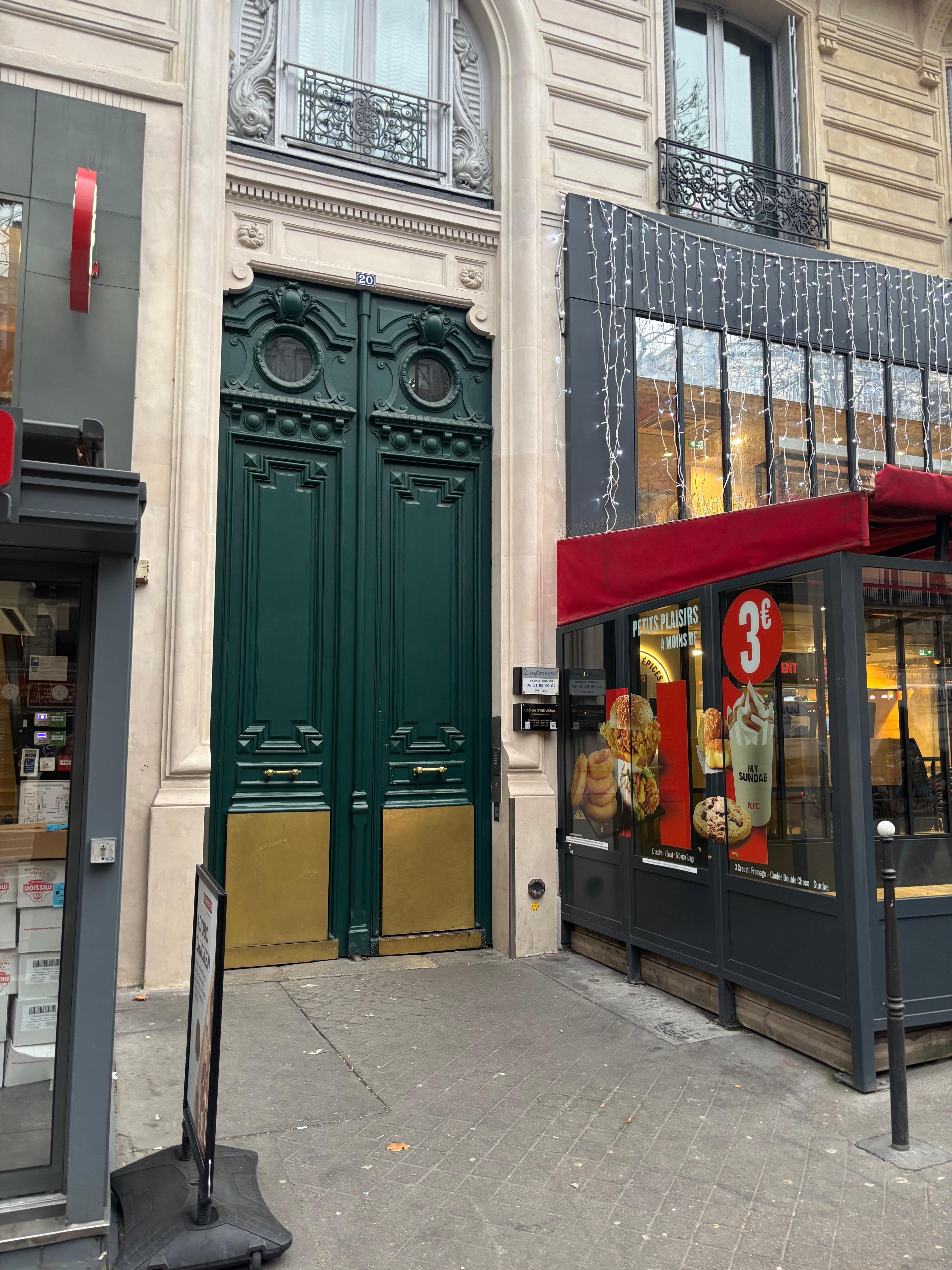 Entrance to the courtyard 