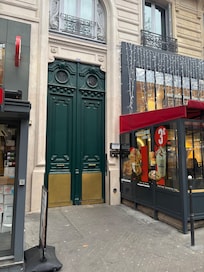 Entrance to the courtyard