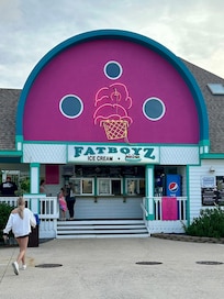 Ice cream shop within walking distance.