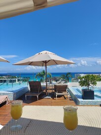 The rooftop pools and some drinks