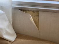 クロスが剥がれている写真