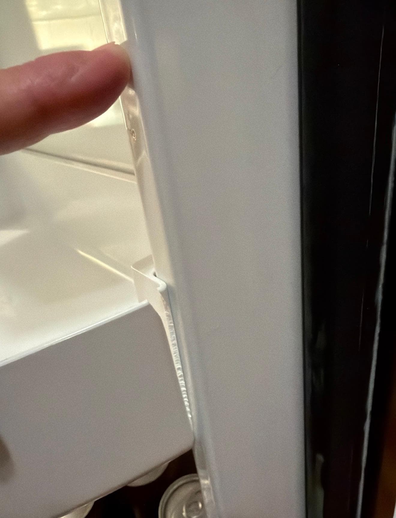 Fridge shelves broken 