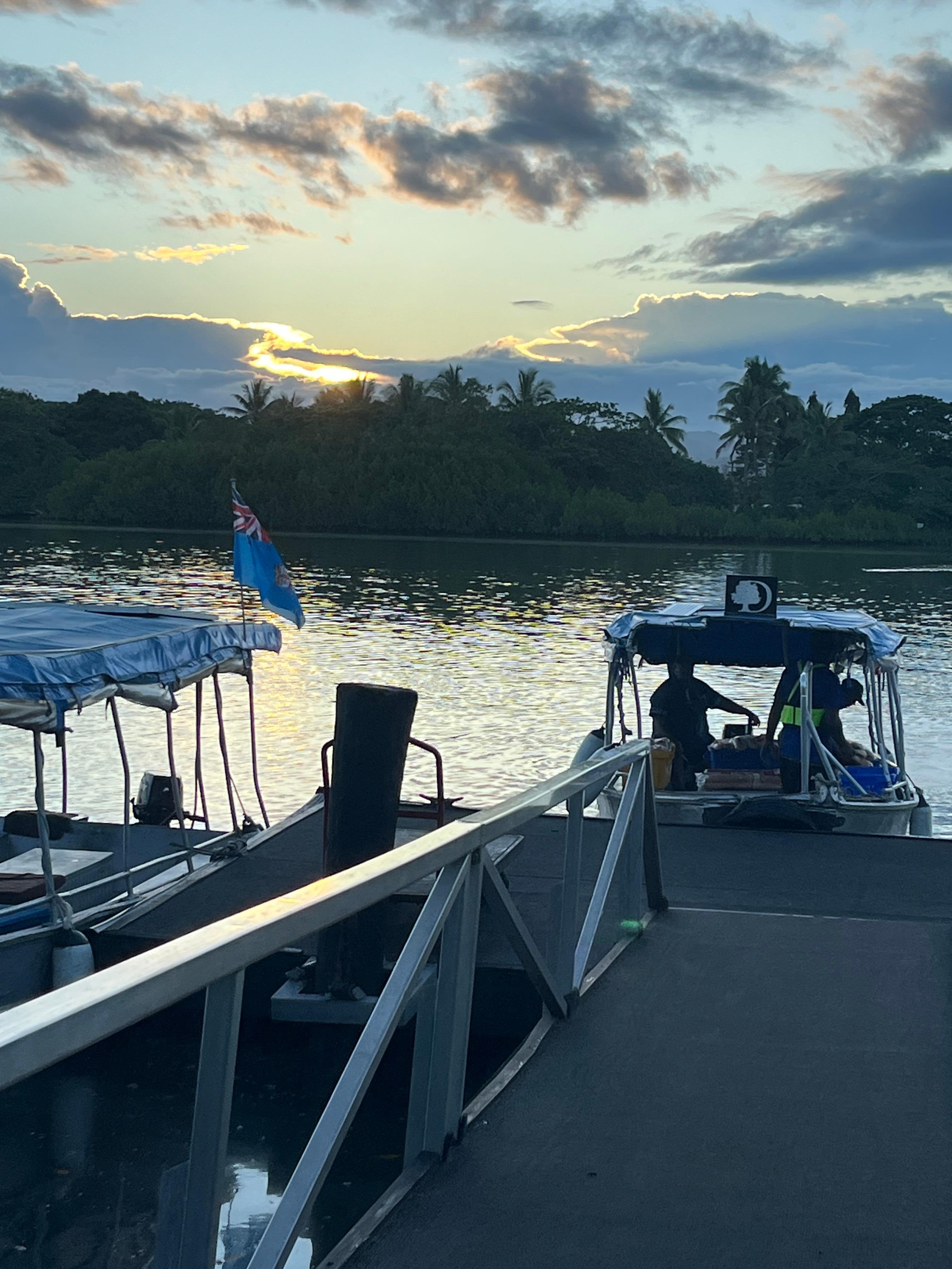 Shuttle boat from the mainland to DT