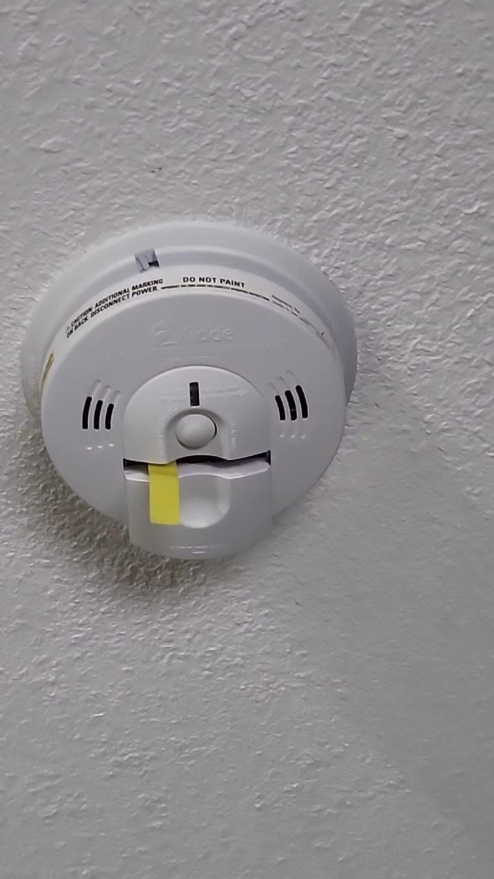 Smoke detector no battery. 