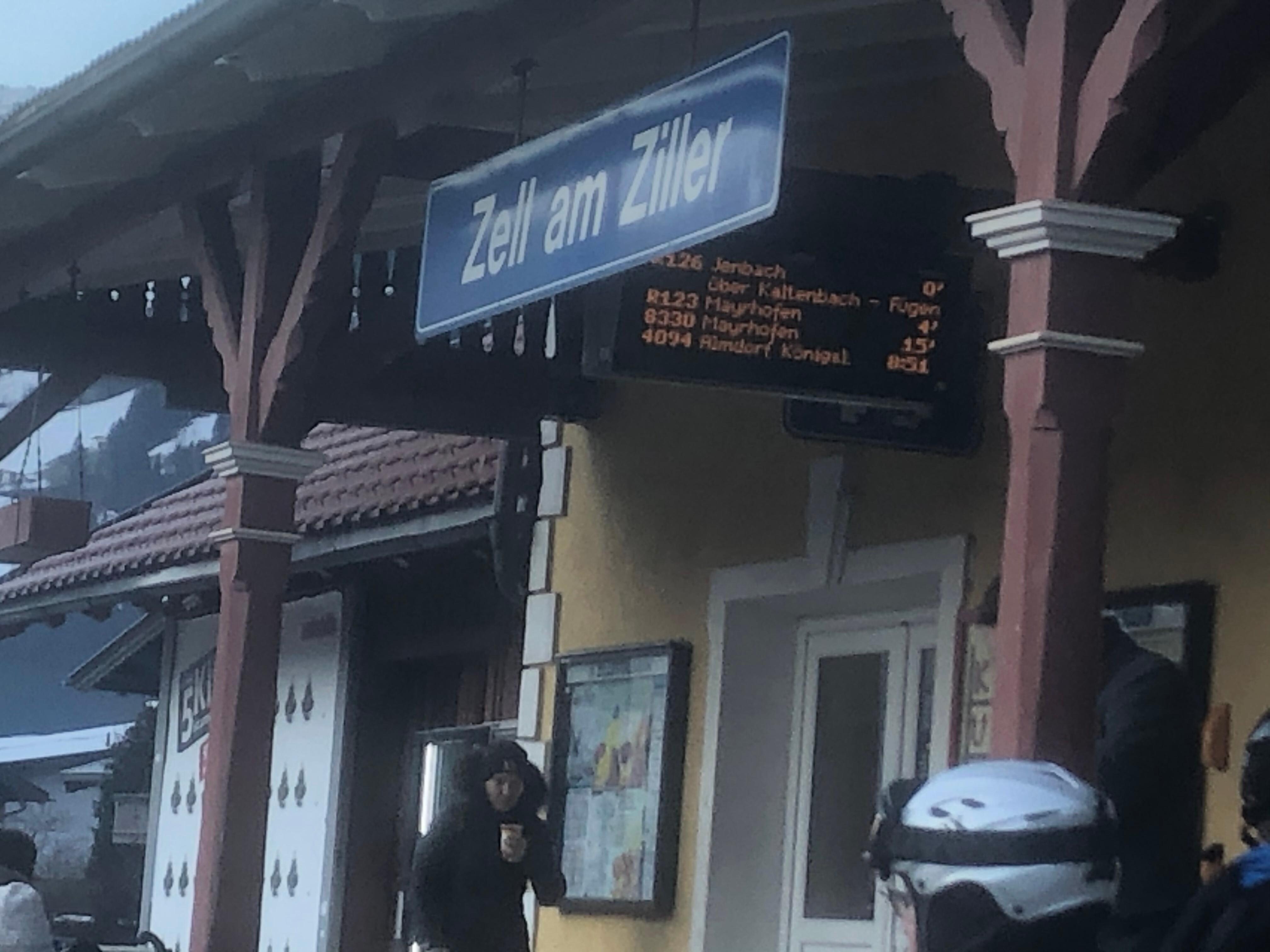 ツィラータール鉄道駅