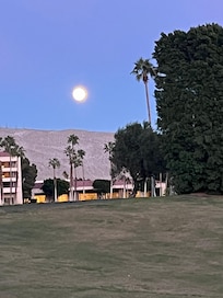 We were blessed with a Full moon upon our arrival🌕