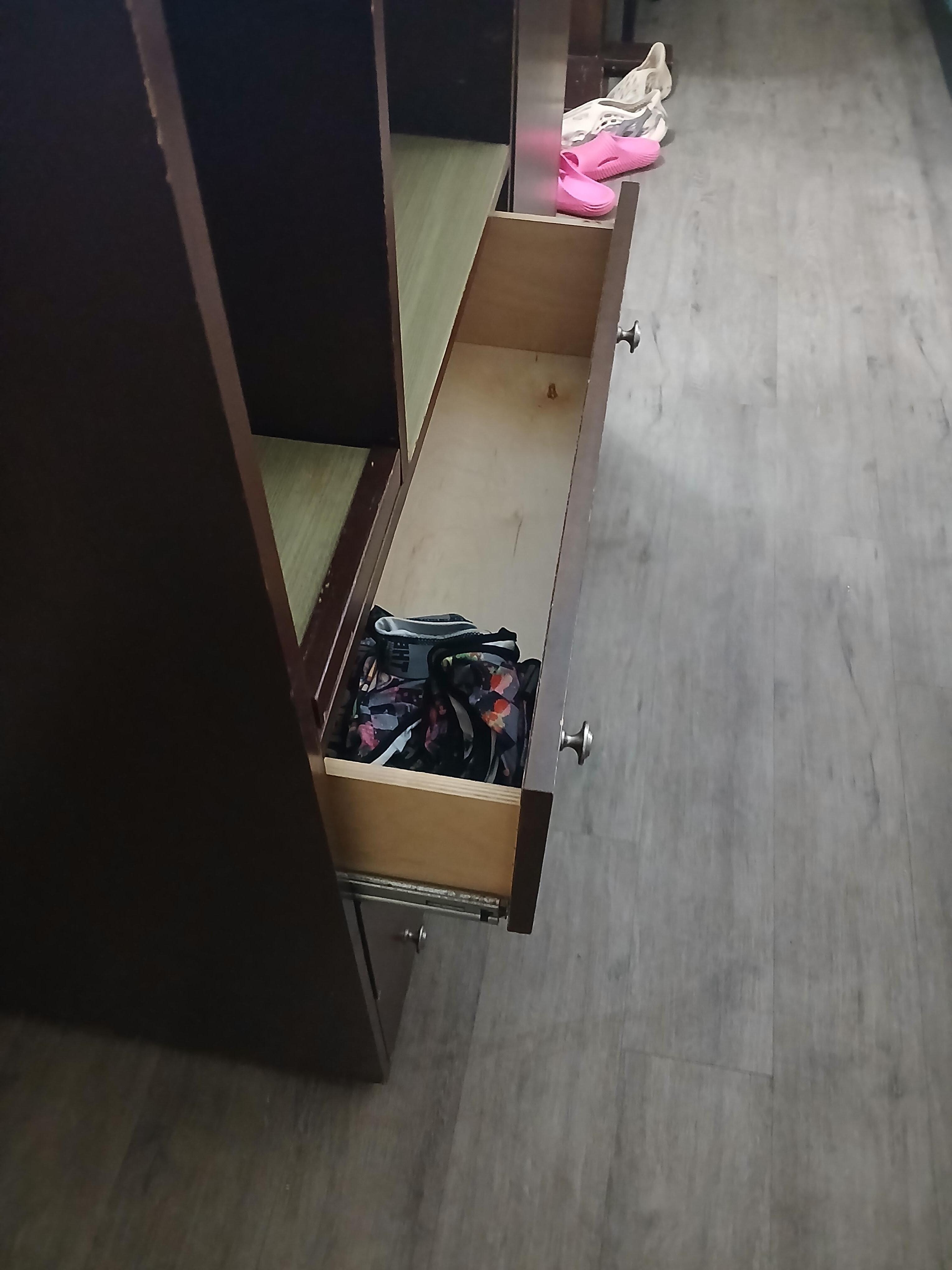 Unlevel dressers