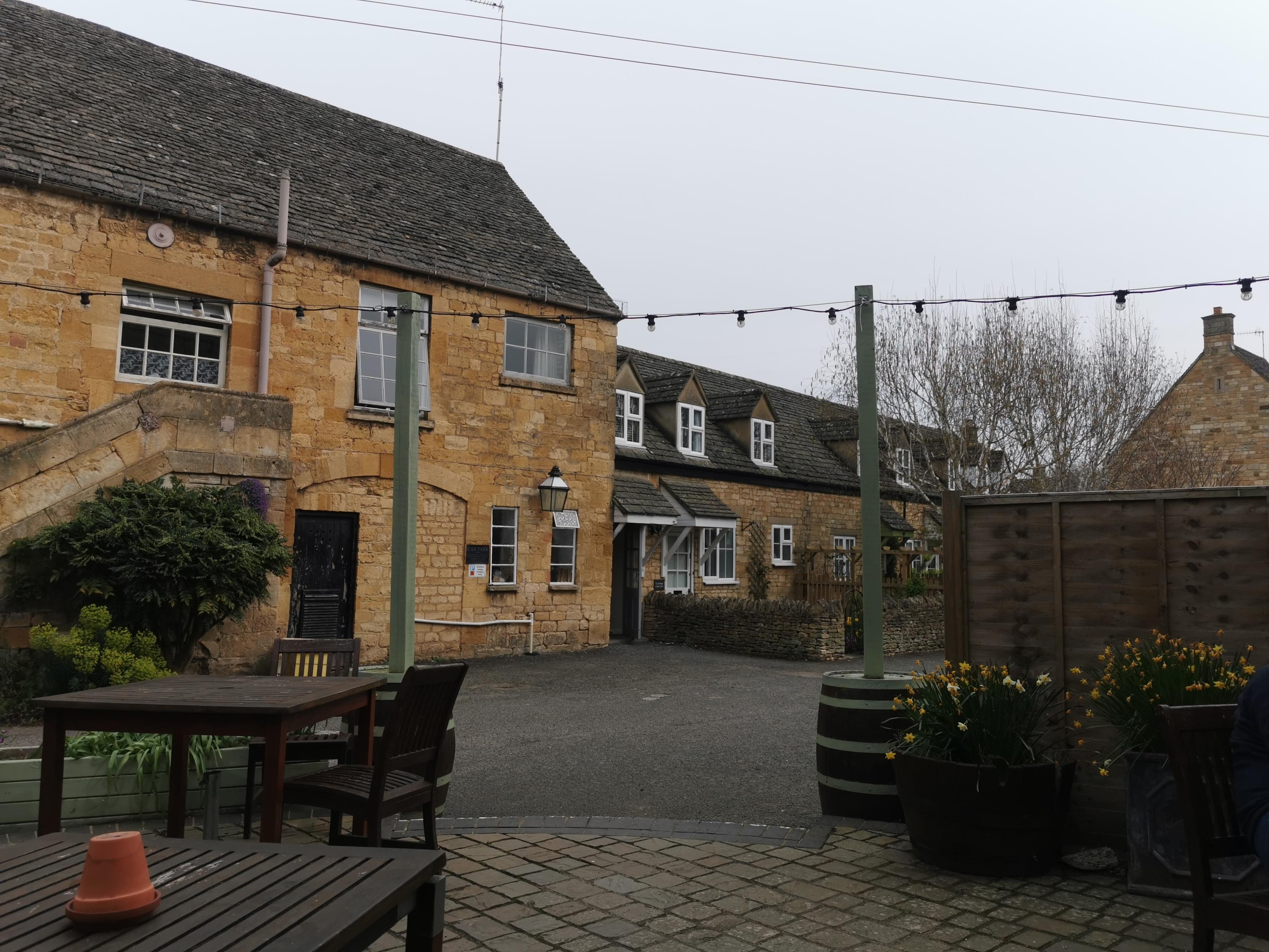 Chipping campden housrs