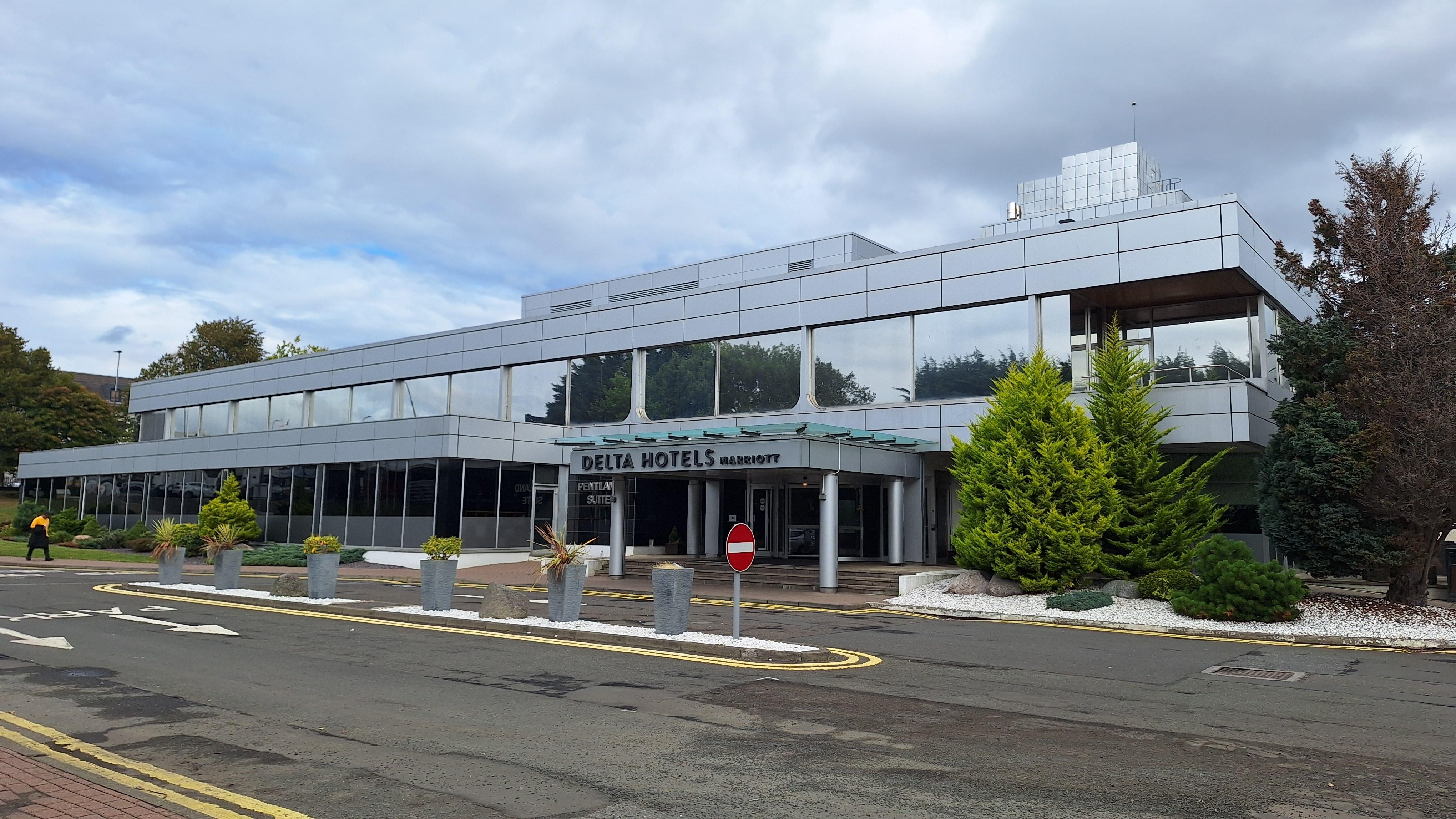 Close to airport and easy access to city center