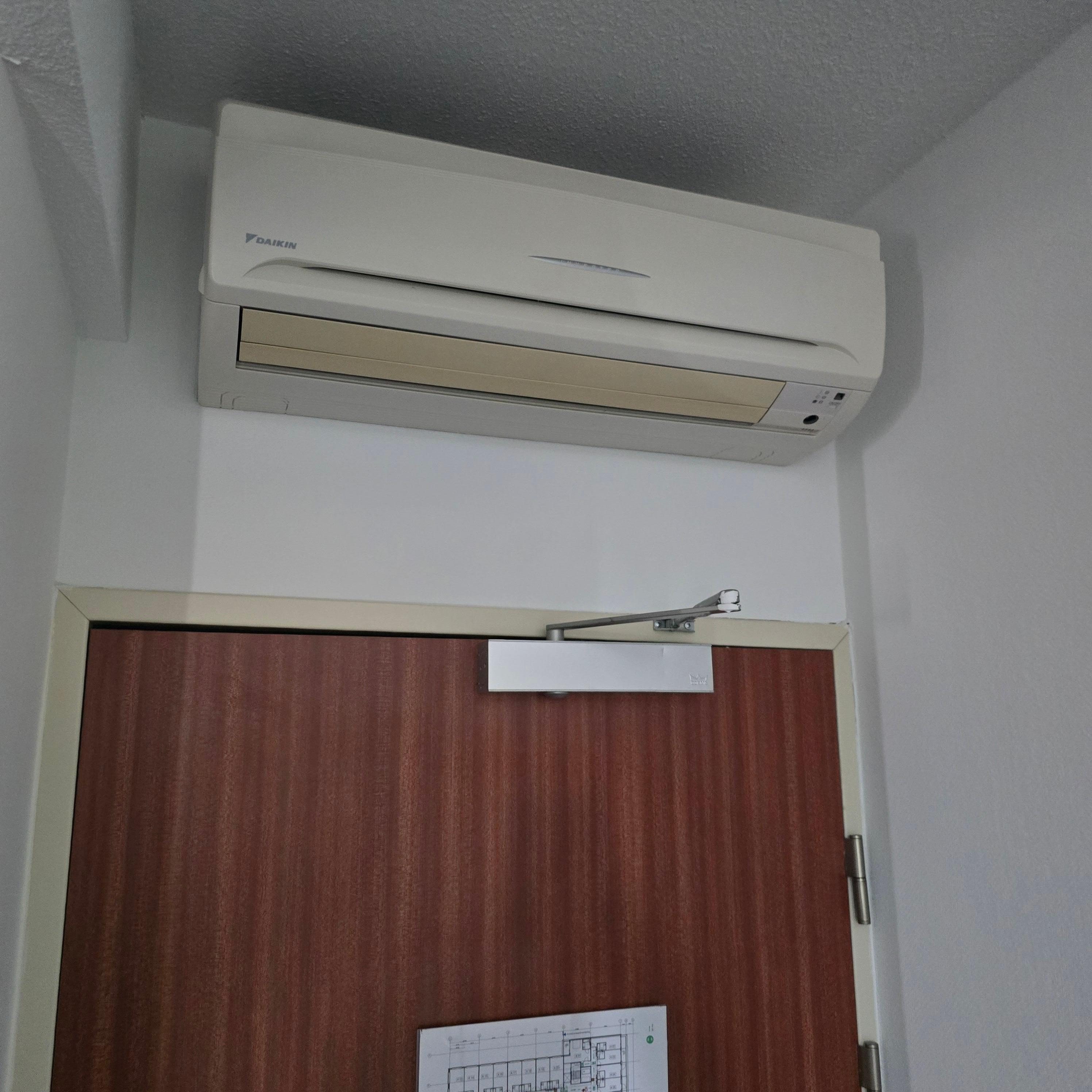 Not working air conditioning in living room