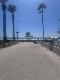 Just a quick walk to lifeguard station 19
