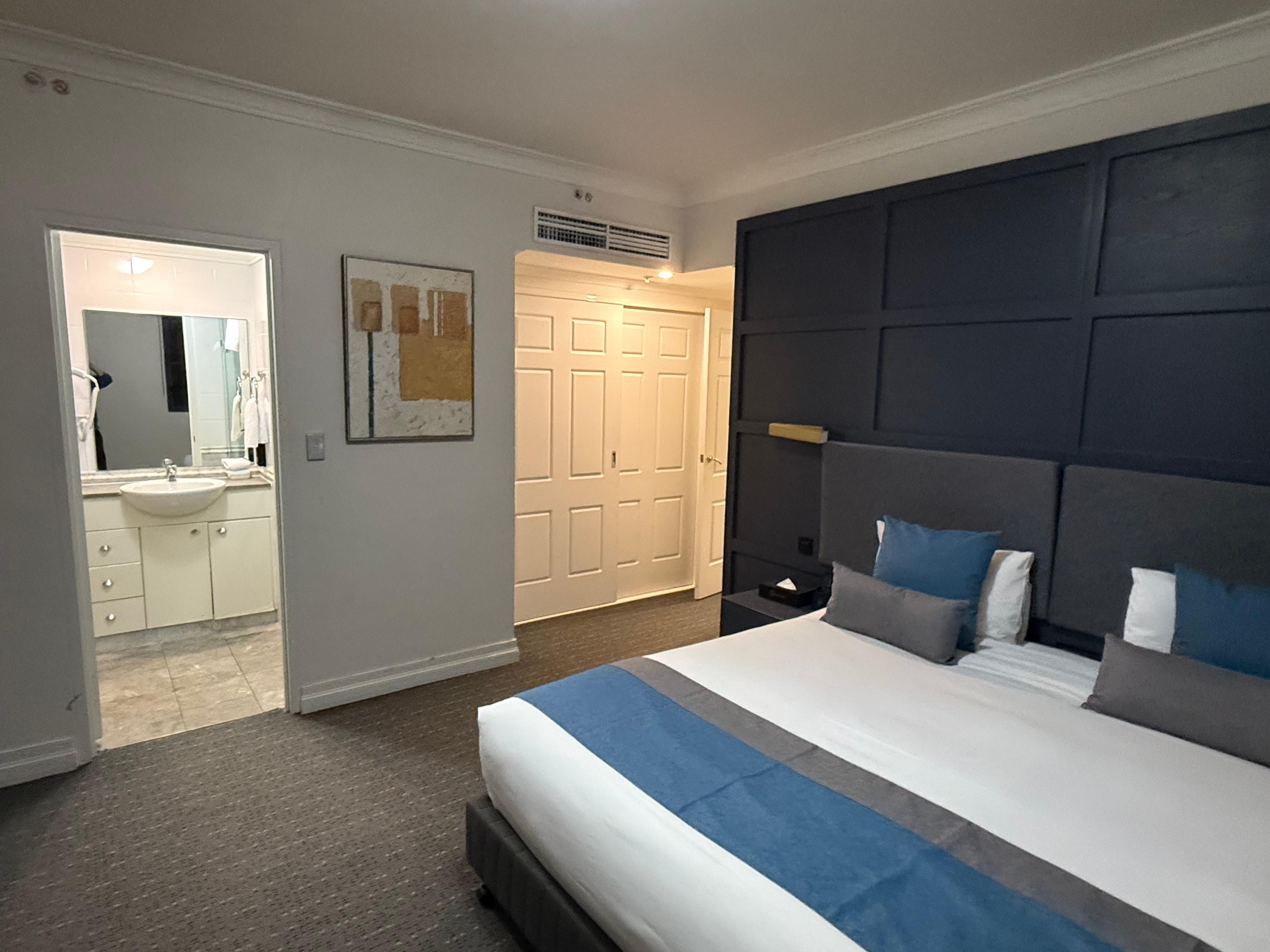 マスターベッドルーム。この部屋のみバストイレが個別にありました。