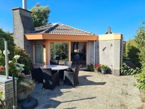 Die Sonnenterrasse zum FrĂŒhstĂŒcken und Abendessen
