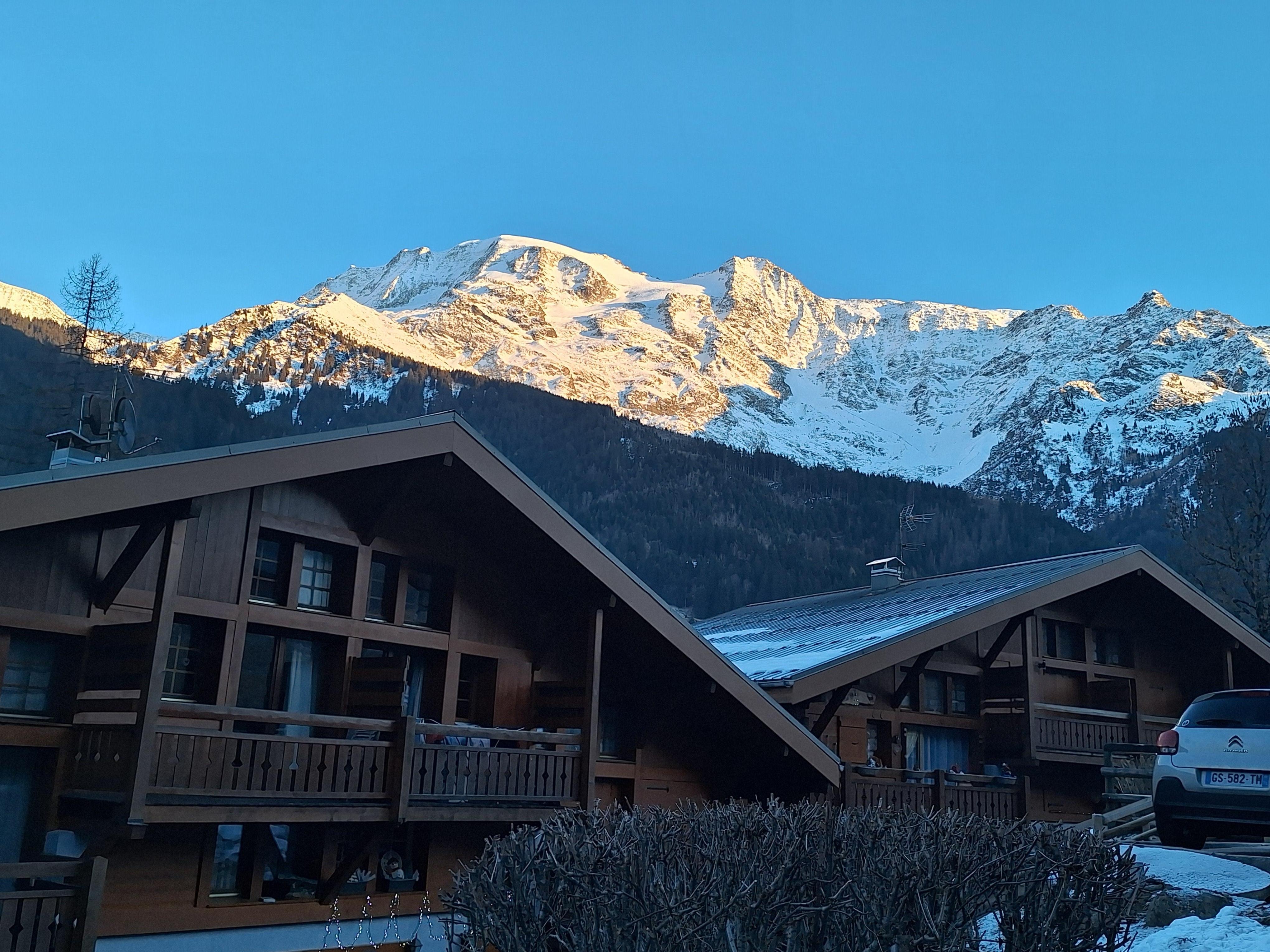 Chalet avec Dômes de Miage au fond