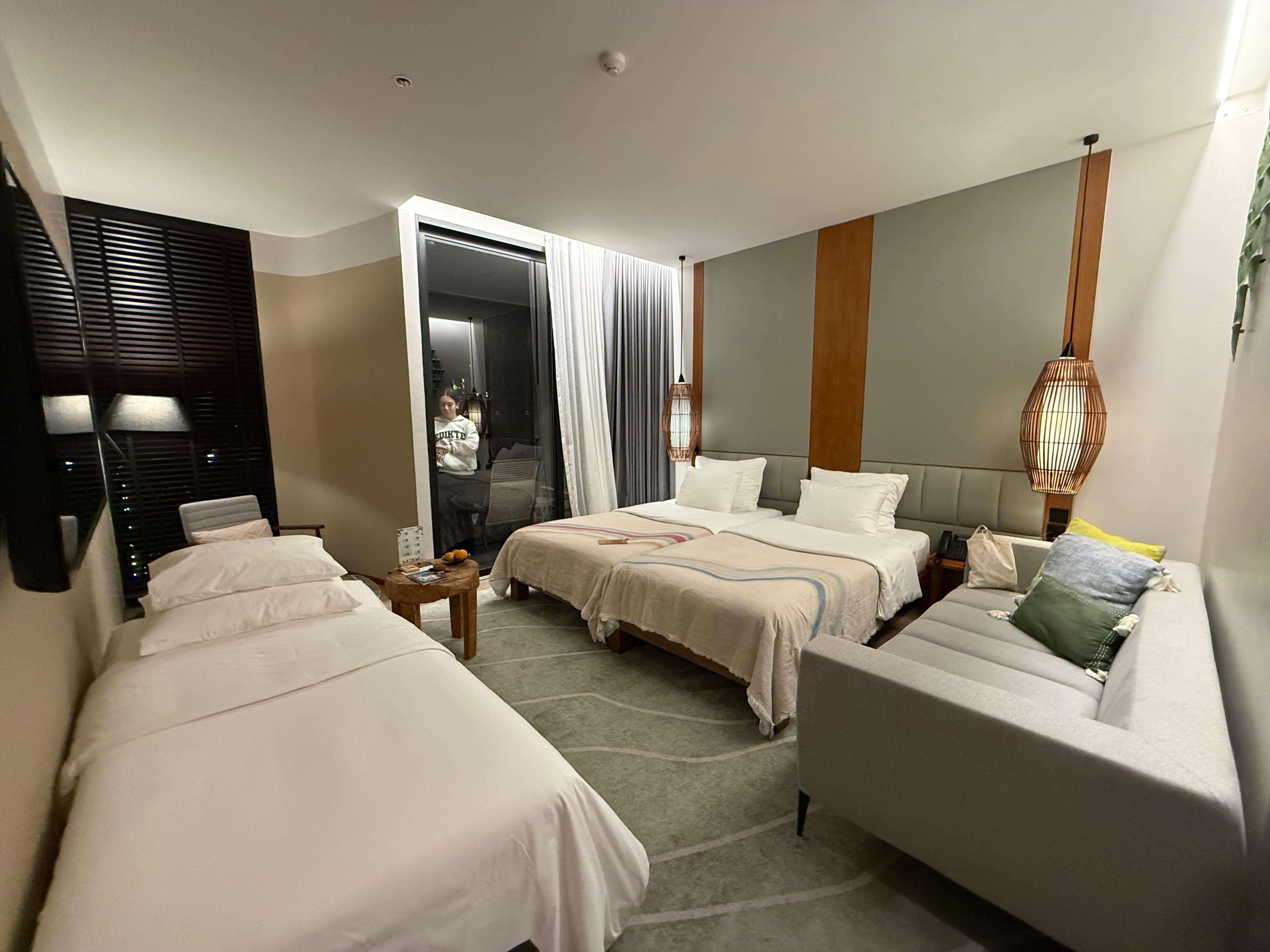 Mid size room for three people 