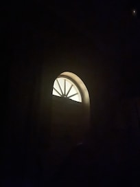 Chambre Ground Floor: éclairée toute la nuit et non insonorisée