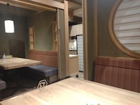 半個室の食堂テーブル
Semi-private dining room