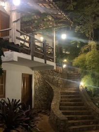Acesso a piscina e área do café da manhã