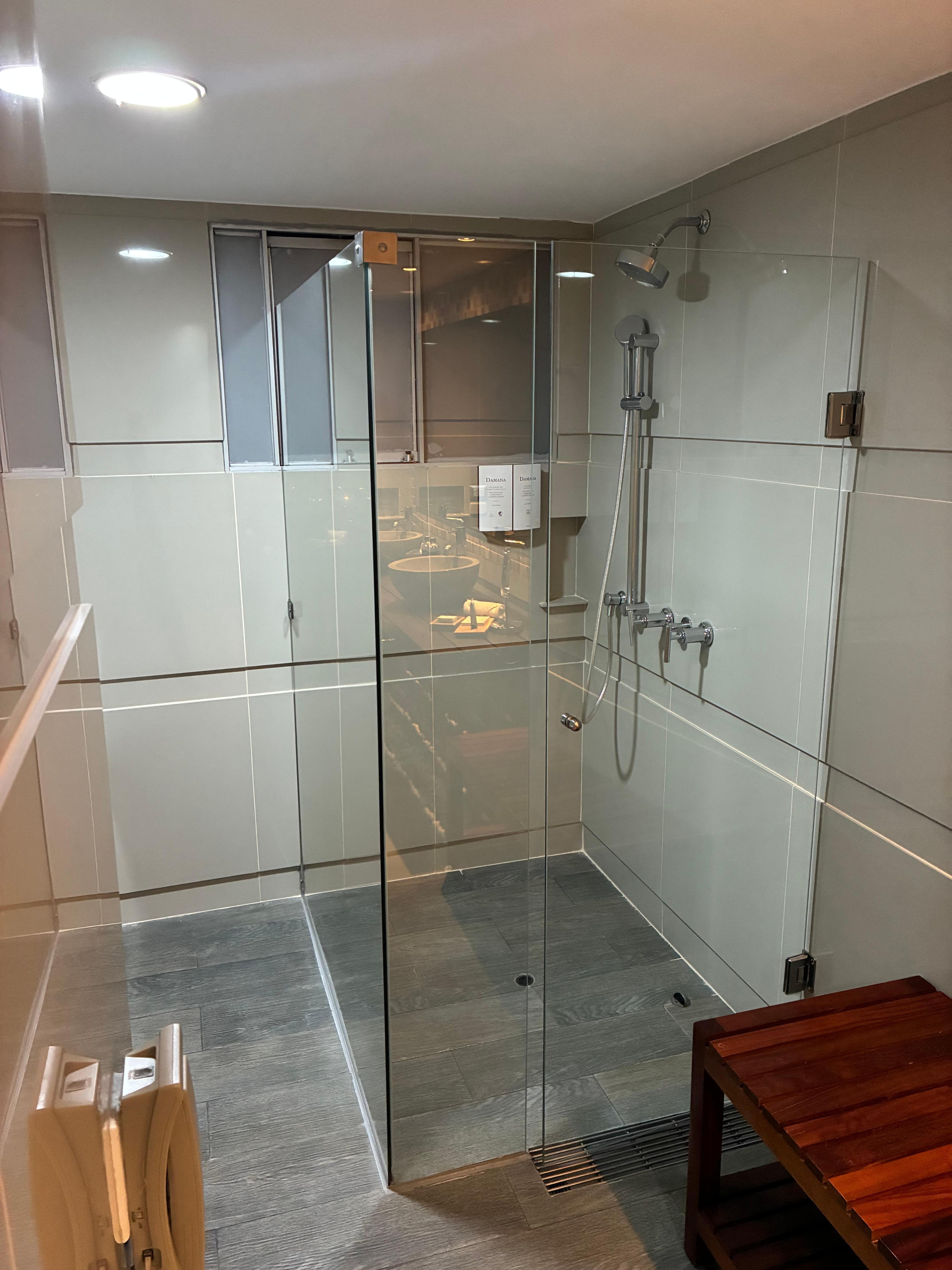 Bathroom superior room