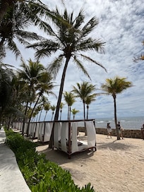Un des endroits pour relaxer sur le bord de la plage.