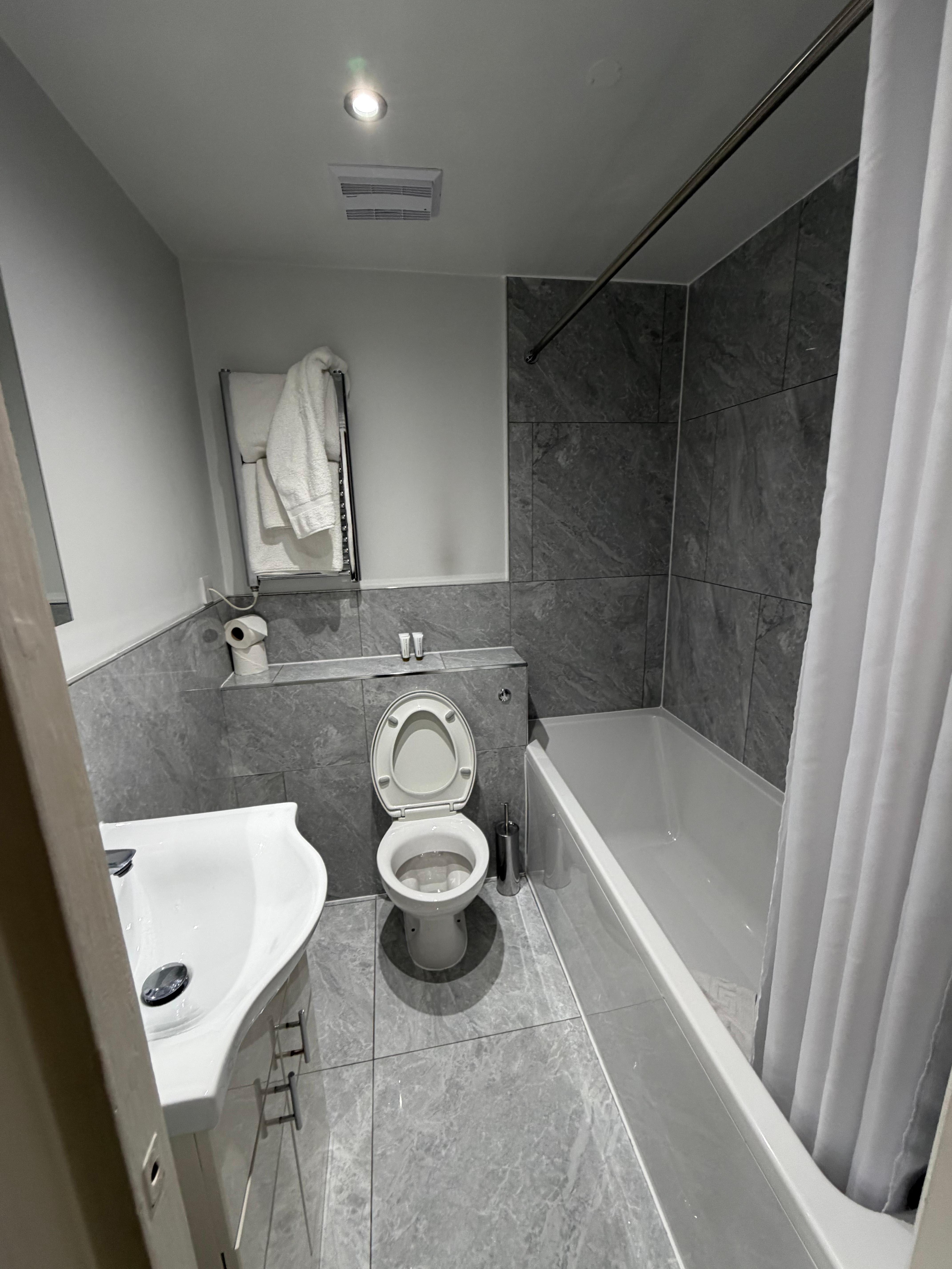 Bathroom - clean and good water pressure. Towels good too