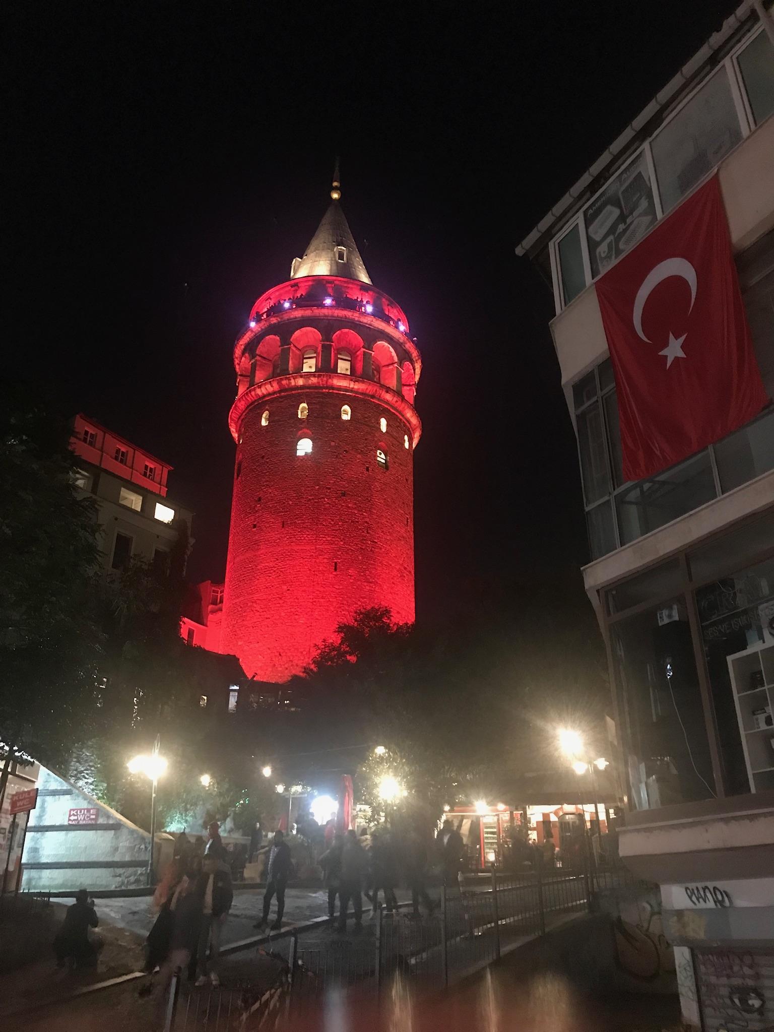 Nous sommes à 200m de la tour galata qui est une merveille.