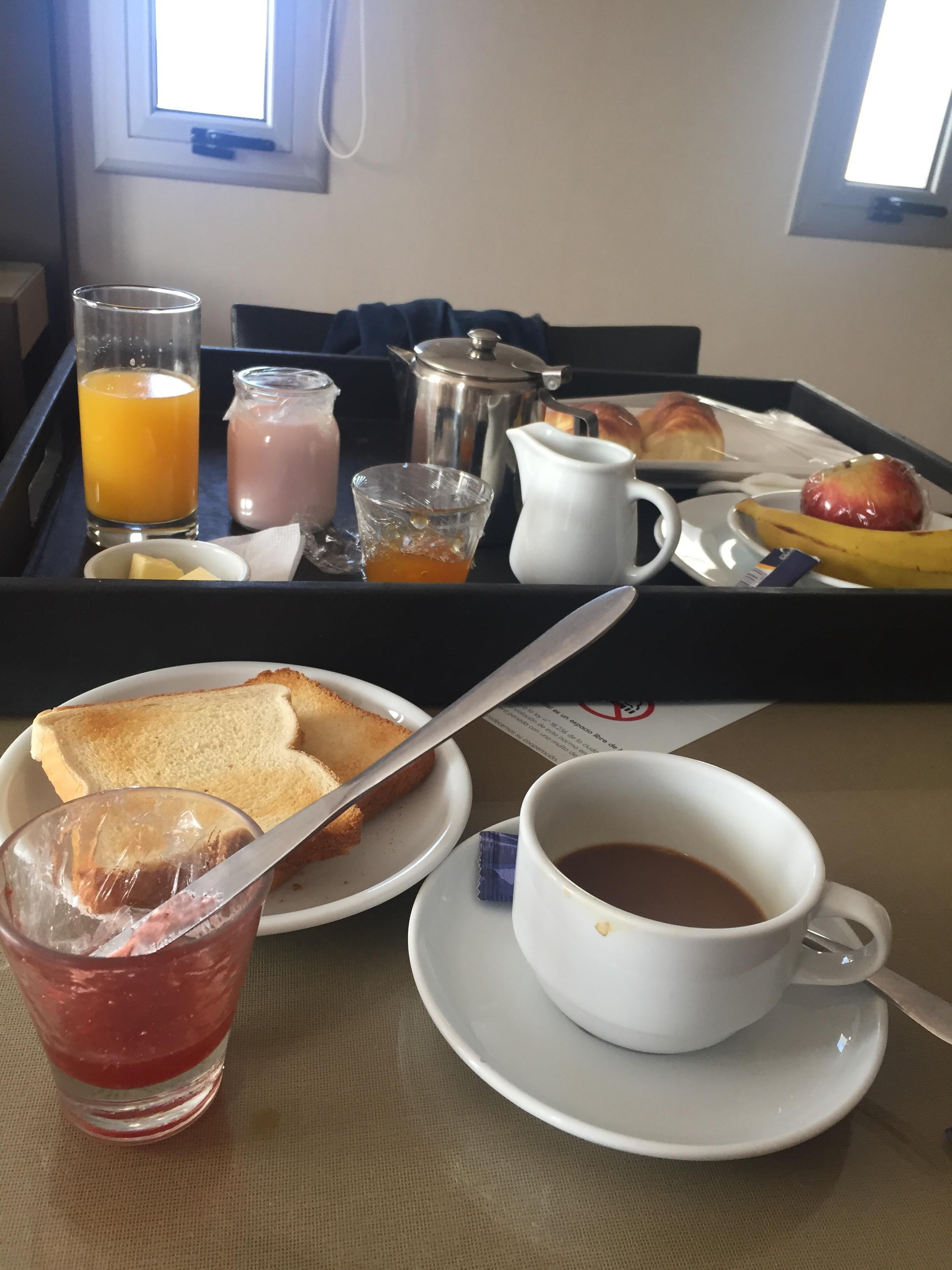 Desayuno a la habitación sin cargo extra