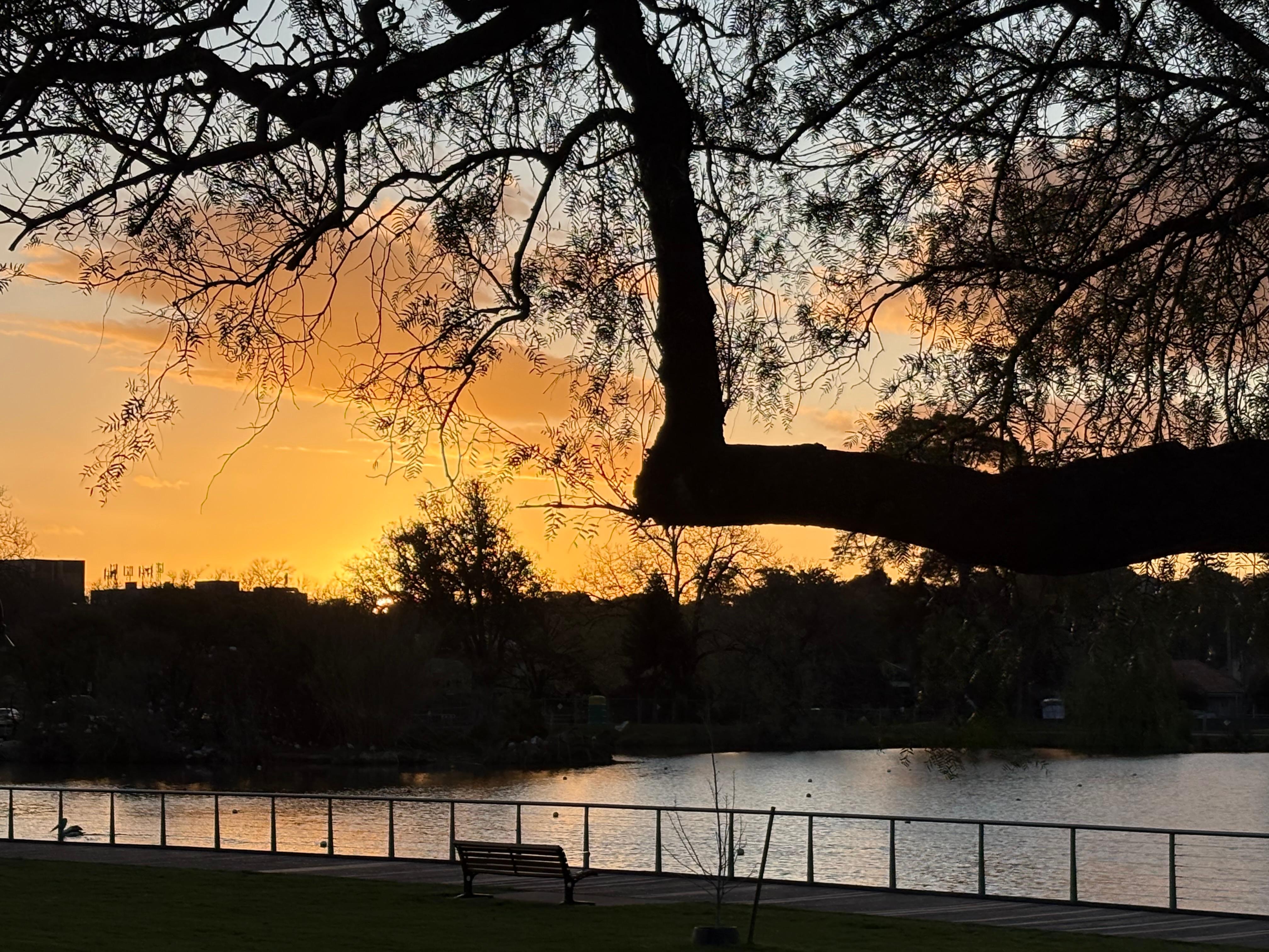 Sunset at Lake Weeroona, 10 minute walk from Mercure Bendigo Schaller