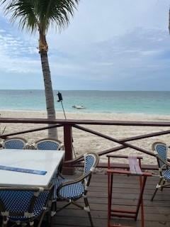 Bahama Beach Club has two restaurants with very good food.