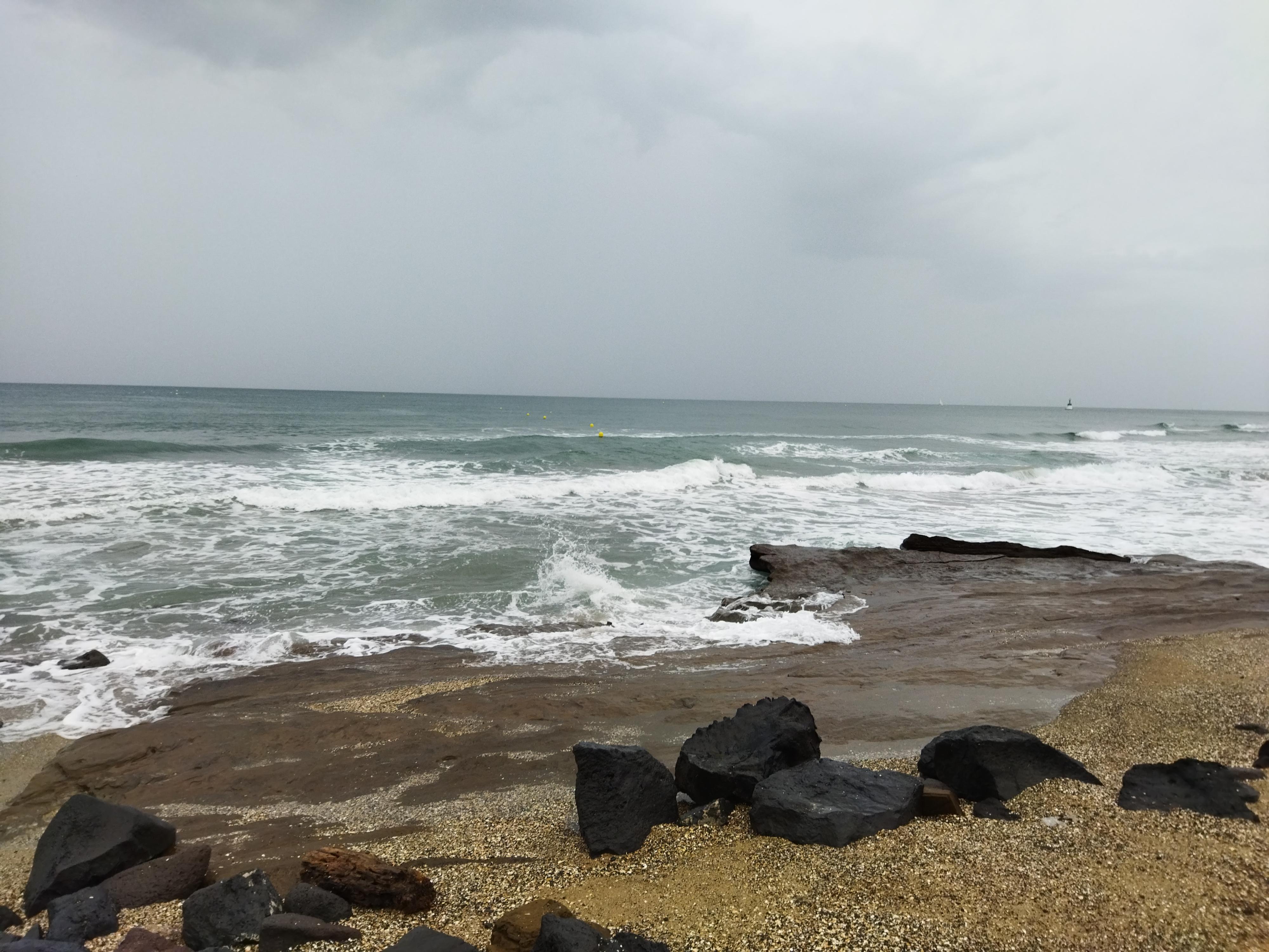 Plage sables noir