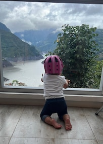 Nuestra bebita disfrutando la vista