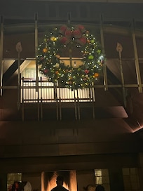 Garland at the lobby