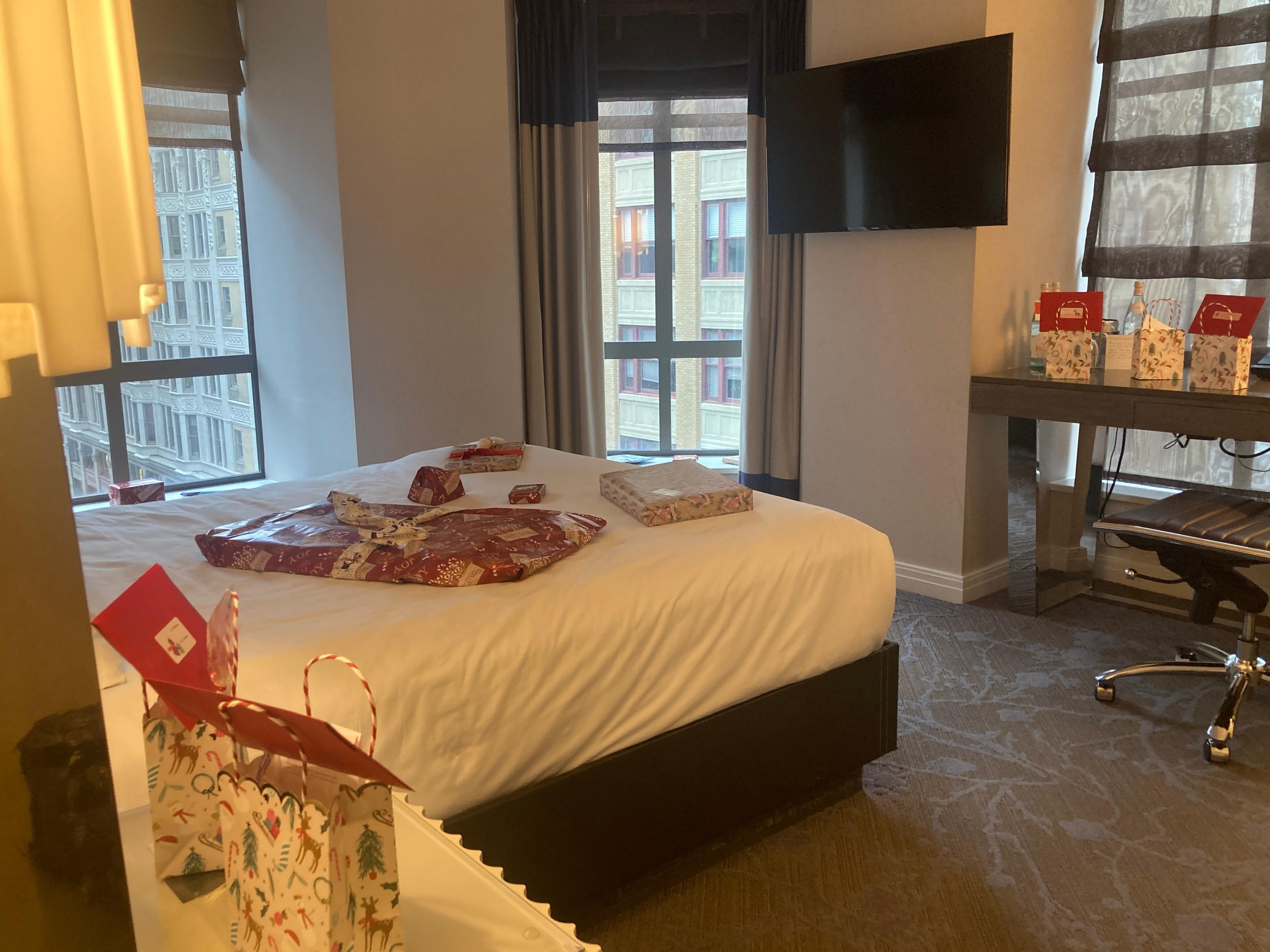 Angled room with window seats