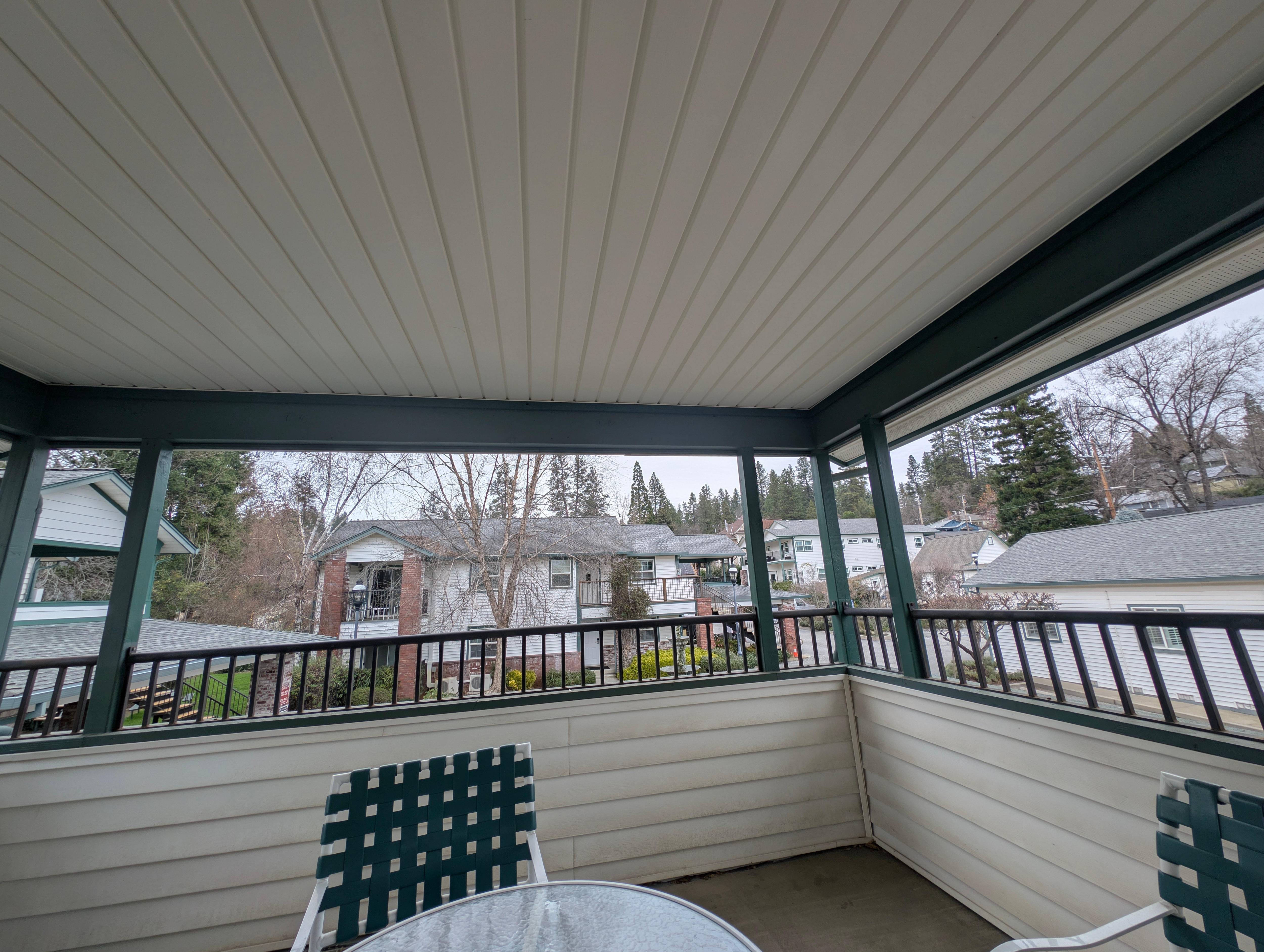 Outdoor balcony space, table and 4 chairs 