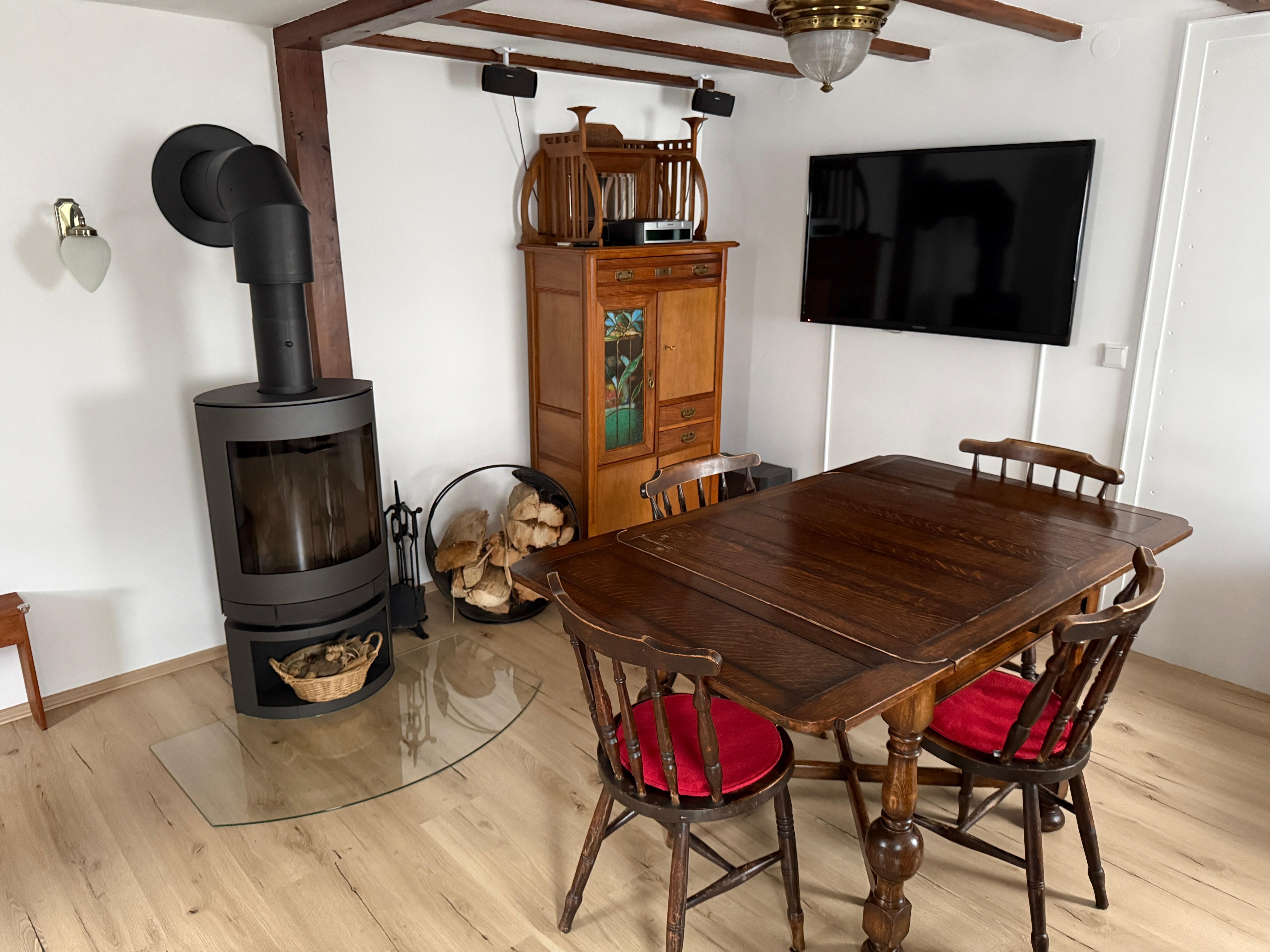 Wohnzimmer mit Kamin