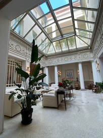 Lobby/sitting area