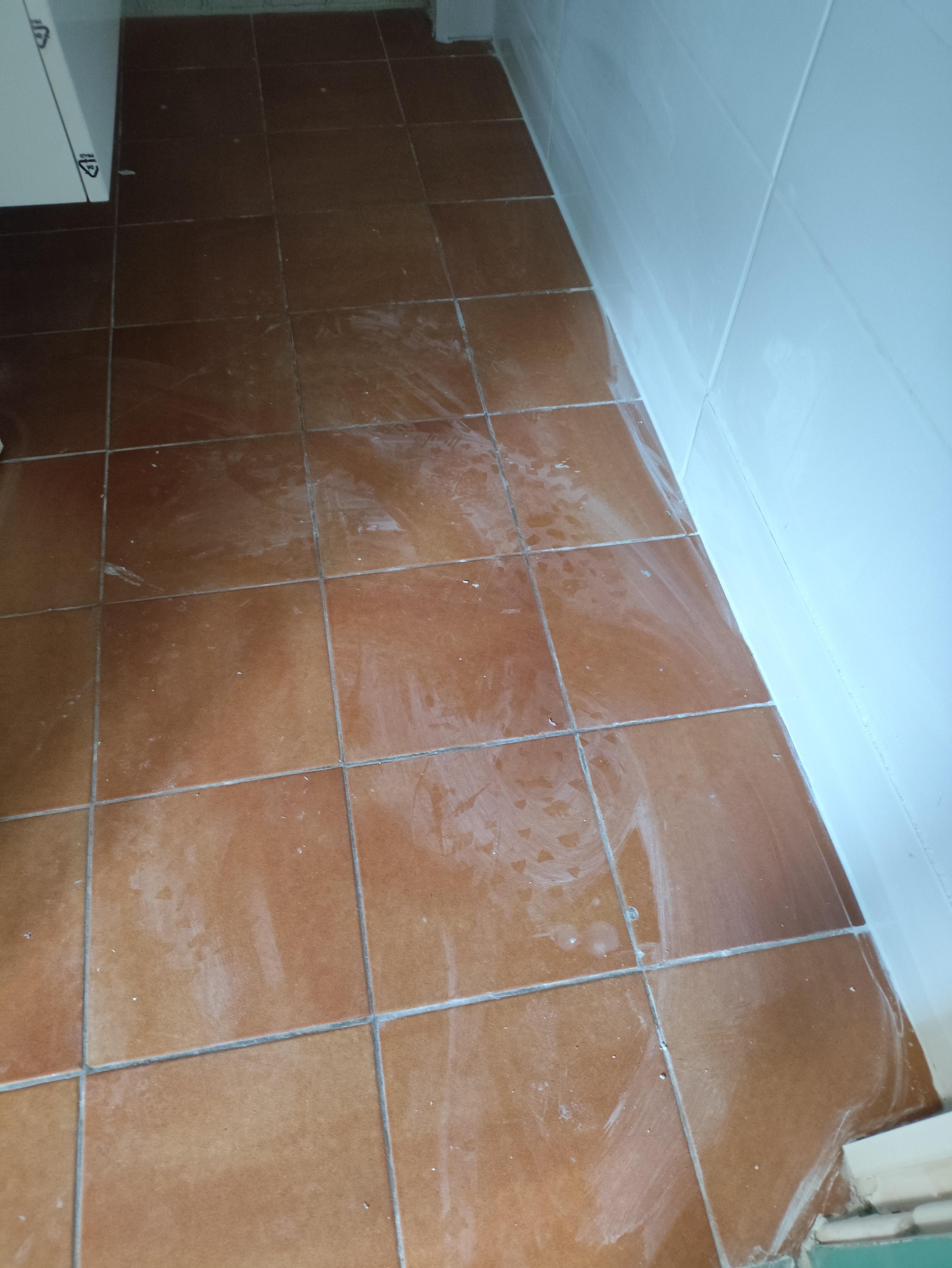 Sol de la salle de bain à notre arrivée 