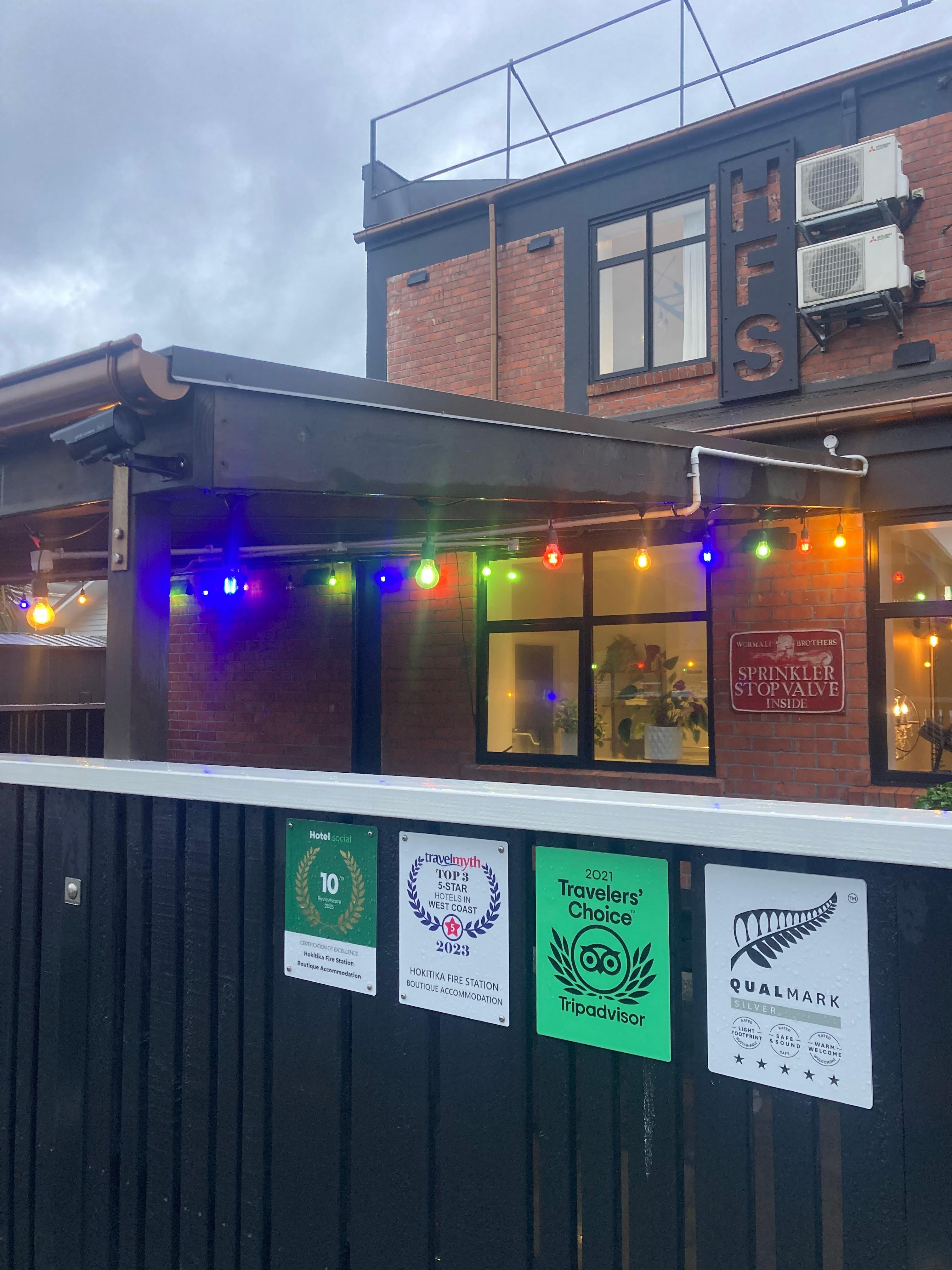 Easy parking, coded entry, outdoor dining area.