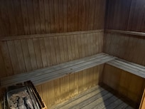 整潔乾淨的蒸汽浴