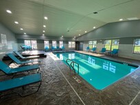 No hot tub. Current hotel photos are not accurate.