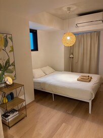 リビング+2部屋あり、十分なスペースがありました。家具や壁紙もオシャレでした。