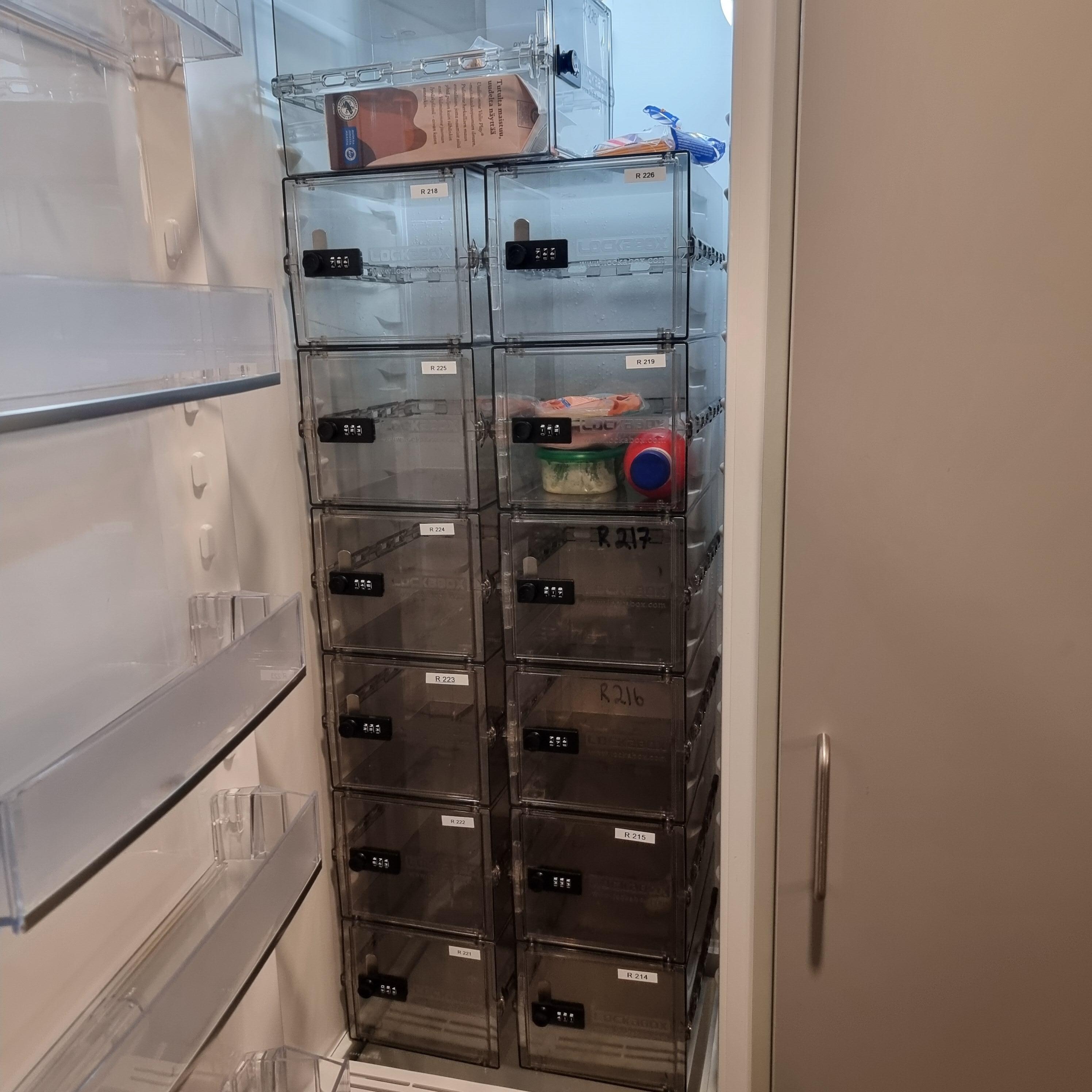 Förvaringsfack i kylskåpet så du kan lägga in och förvara din egen mat i det gemensamma kylskåpet. 