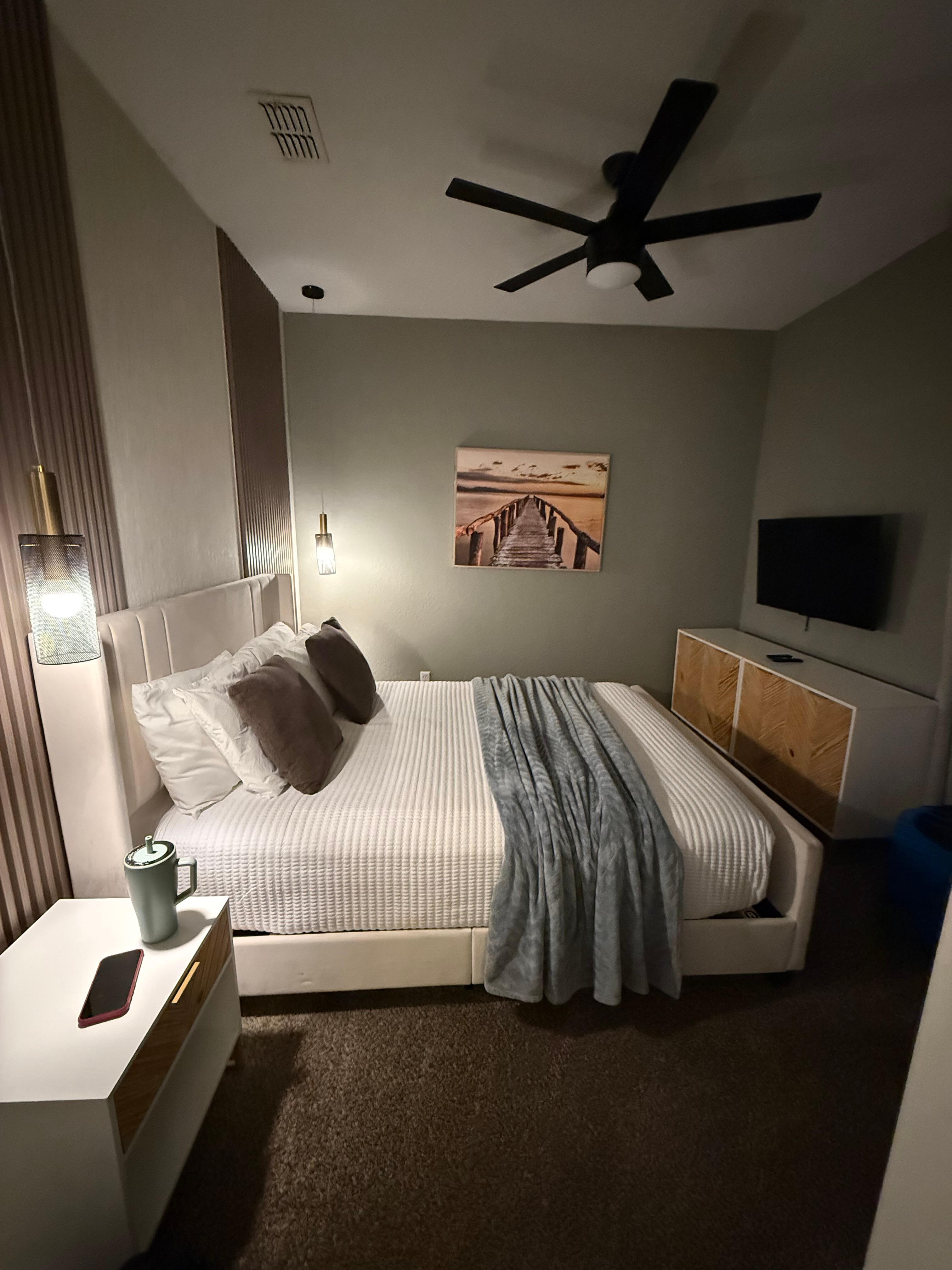 Room 2 Queen was very pretty room