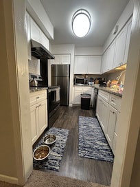 Kitchen, nice size, good layout.