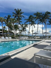 Pool and view to access the beach