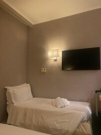 Third bed is not flat and stiff/super firm.